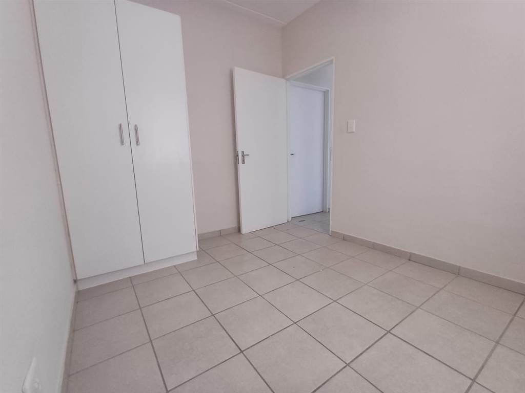 2 Bed Apartment in Bellville South photo number 9