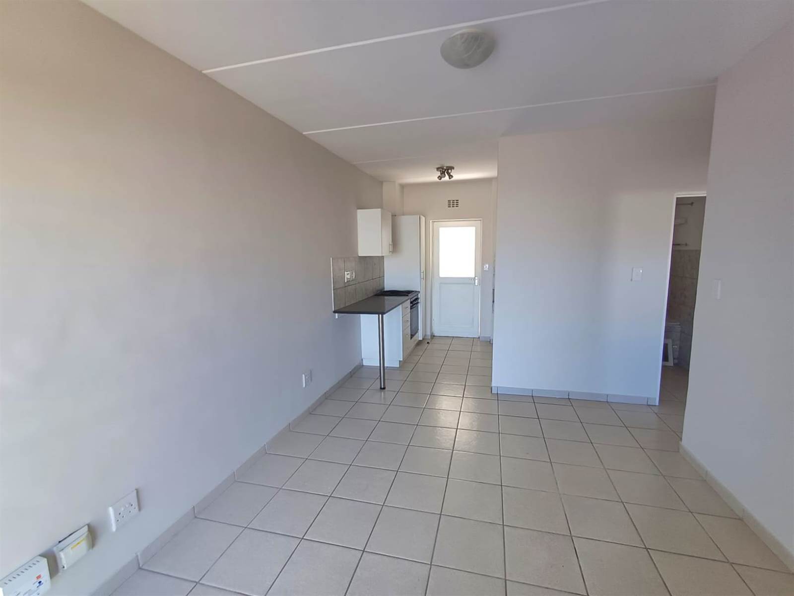 2 Bed Apartment in Bellville South photo number 7