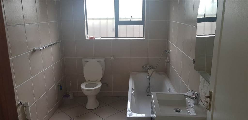 3 Bed Townhouse in Trichardt photo number 11