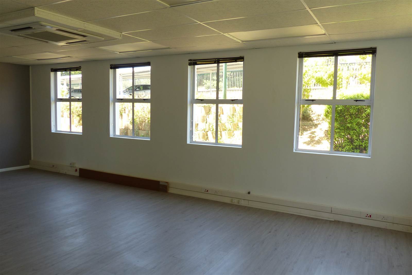 275  m² Commercial space in Brandwacht photo number 3