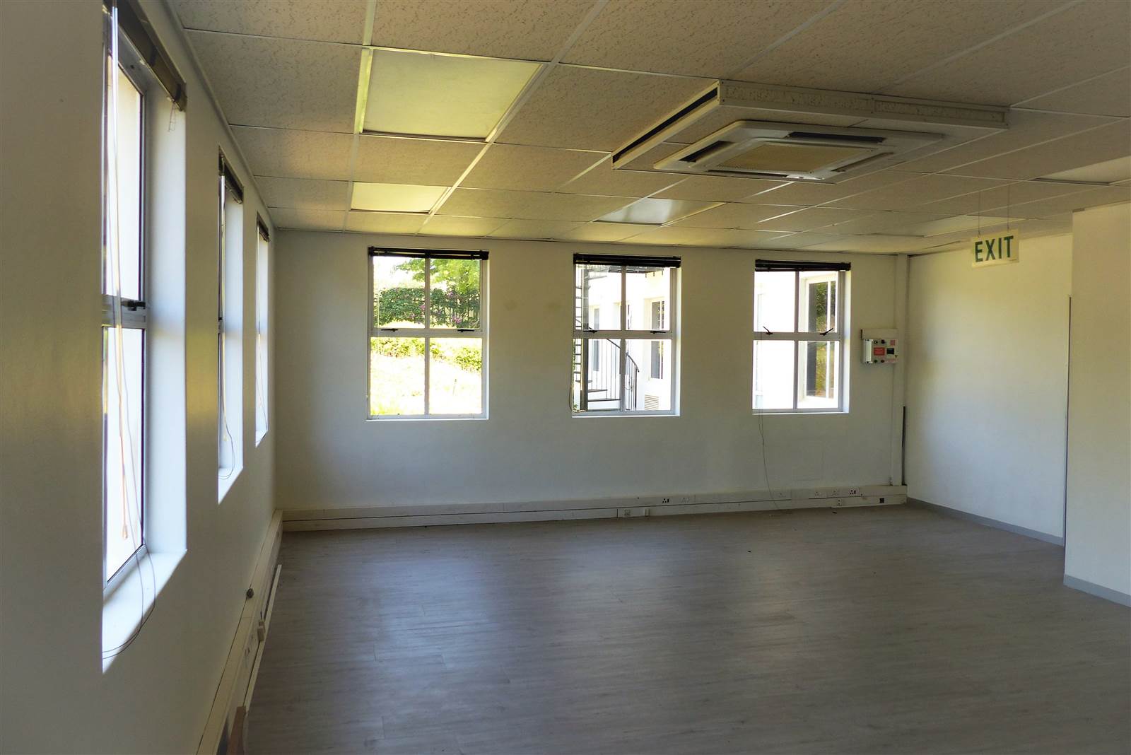 275  m² Commercial space in Brandwacht photo number 2
