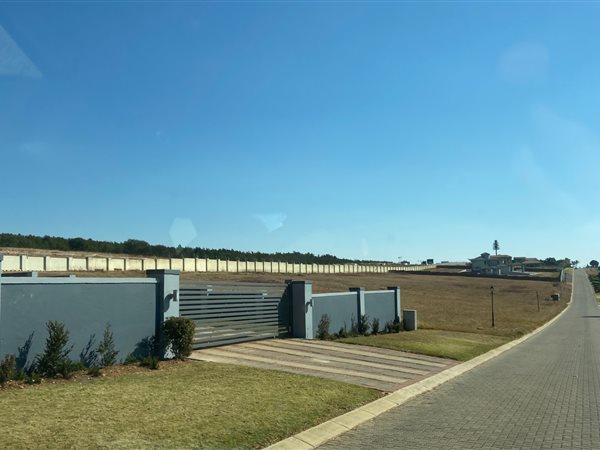 8720 m² Land available in Mooikloof Glen