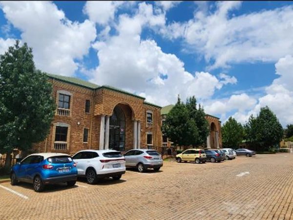 900  m² Office Space in Highveld
