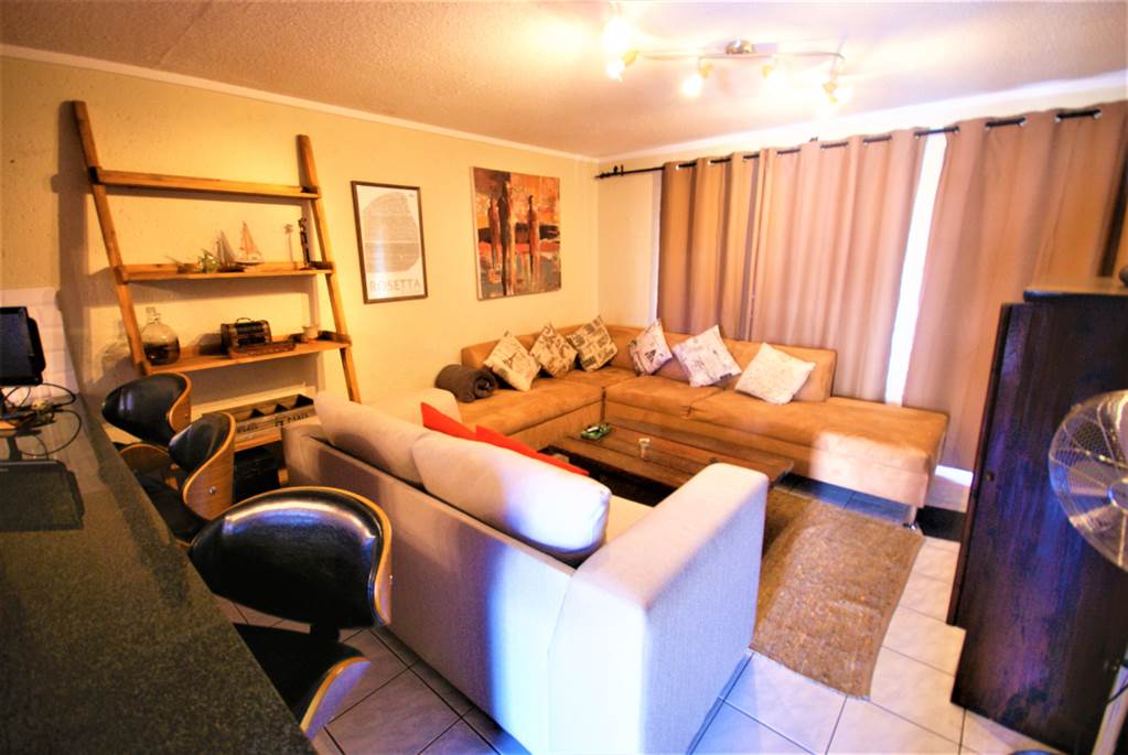 2 Bed Townhouse in Marais Steyn Park photo number 3