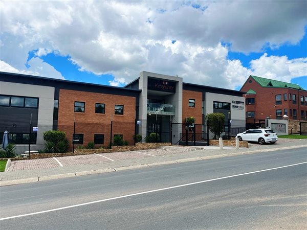 227  m² Commercial space in Fourways