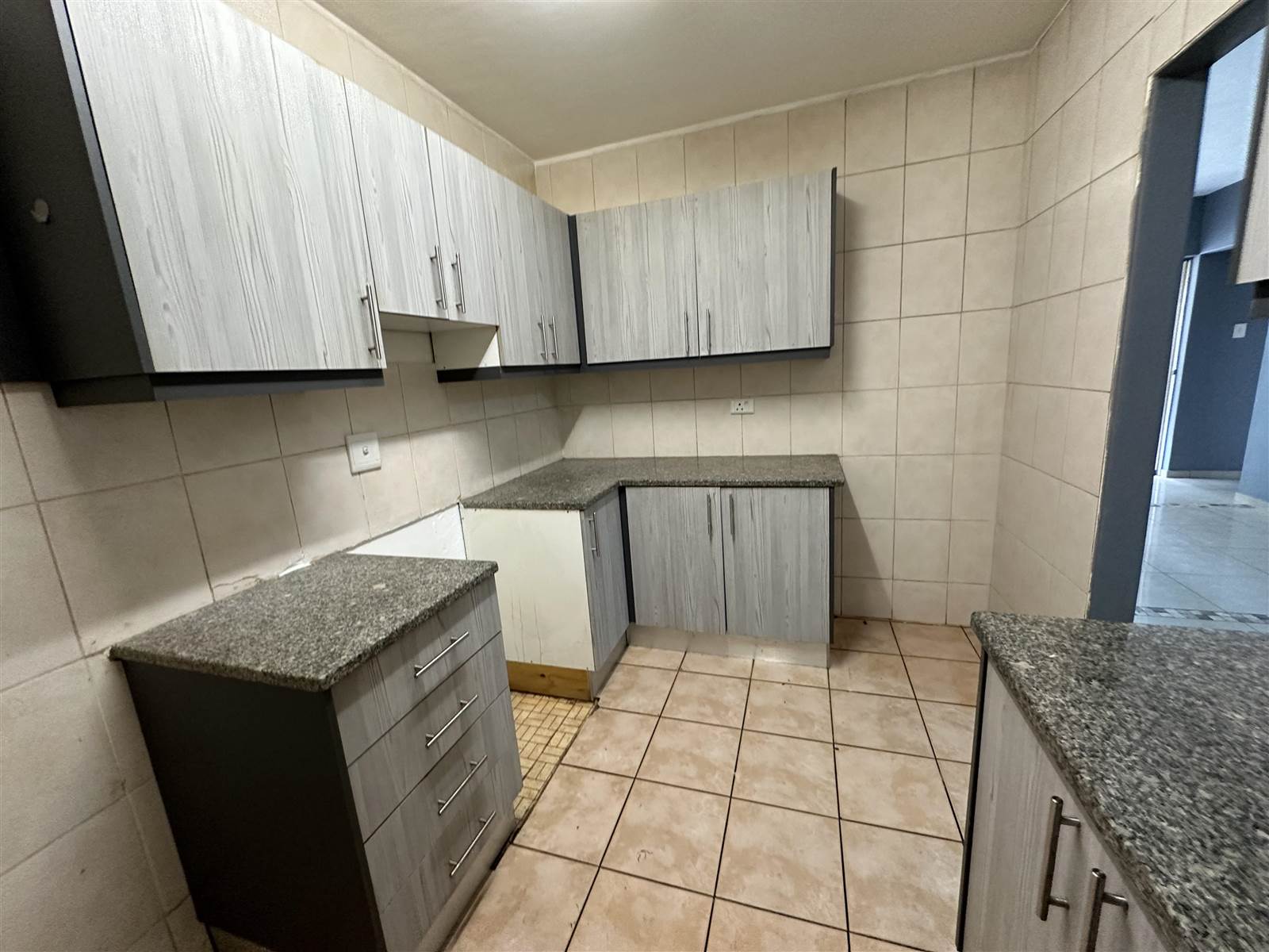 2 Bed Apartment in Verulam Central photo number 6