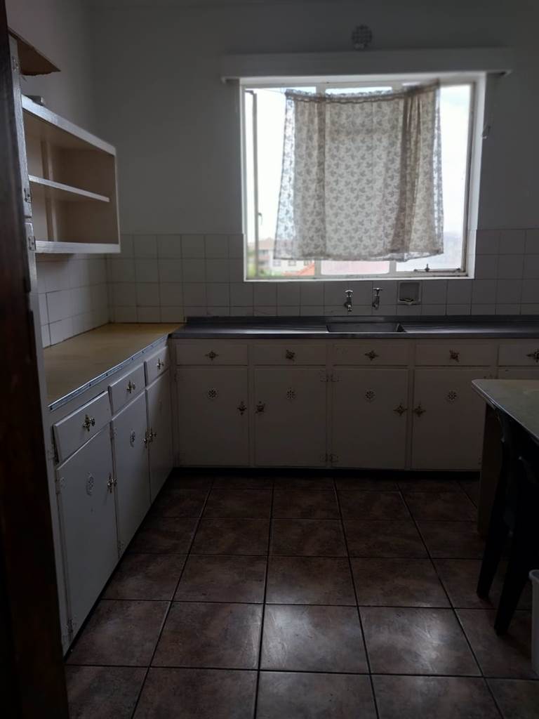 1 Bed Apartment in Parow Central photo number 10