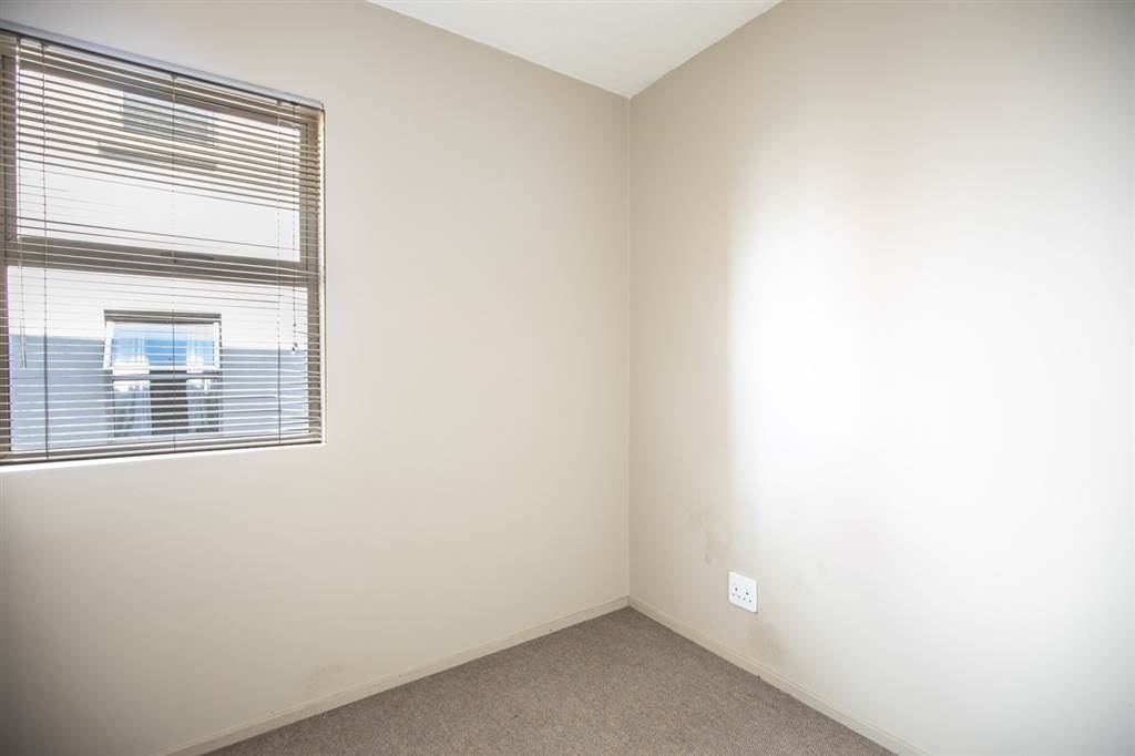 2 Bed Apartment in Murrayfield photo number 11
