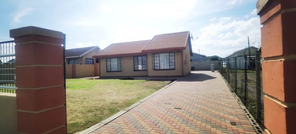 3 Bed House in Mpophomeni photo number 20
