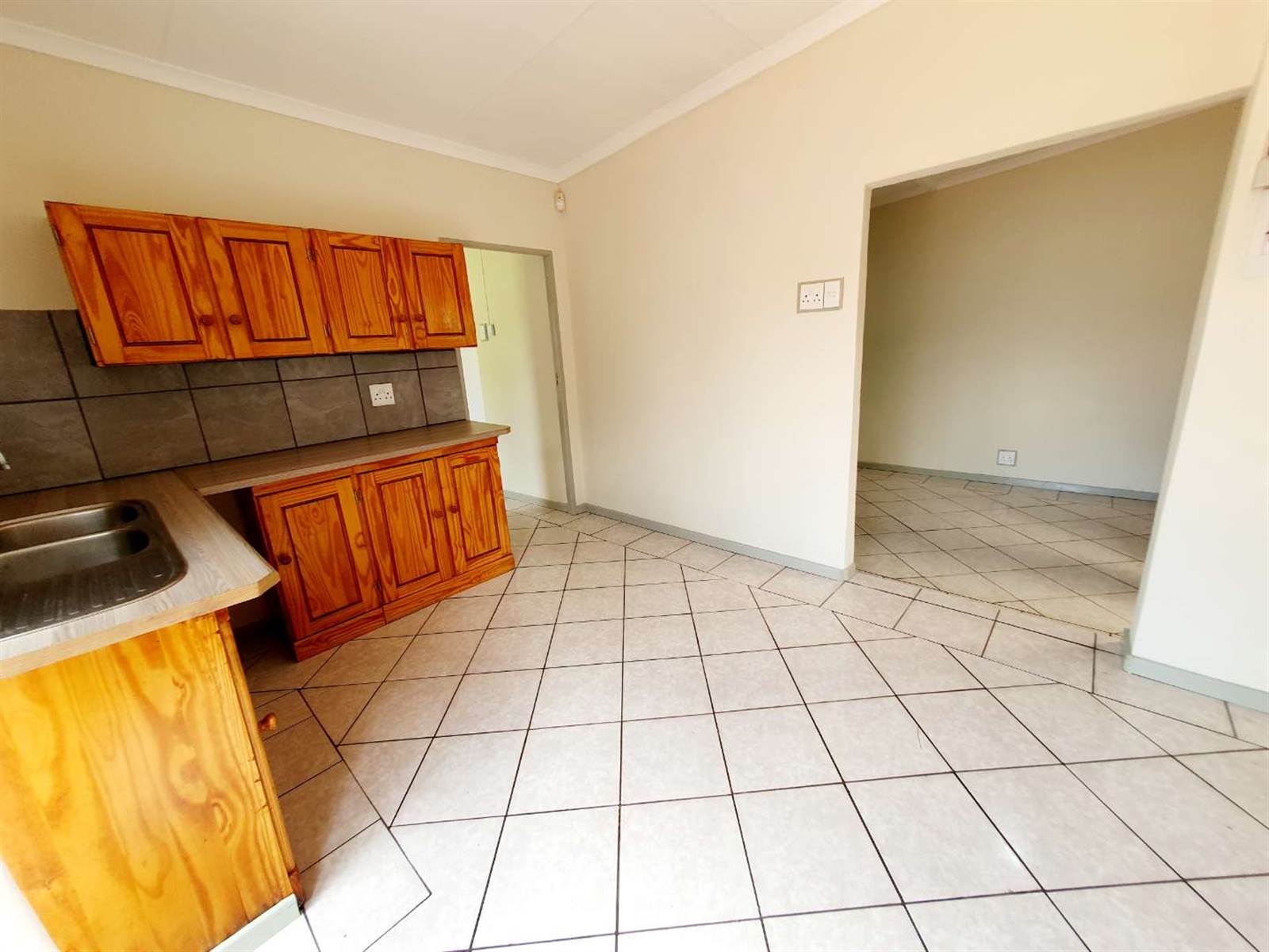 3 Bed House in Parktown Estate photo number 18