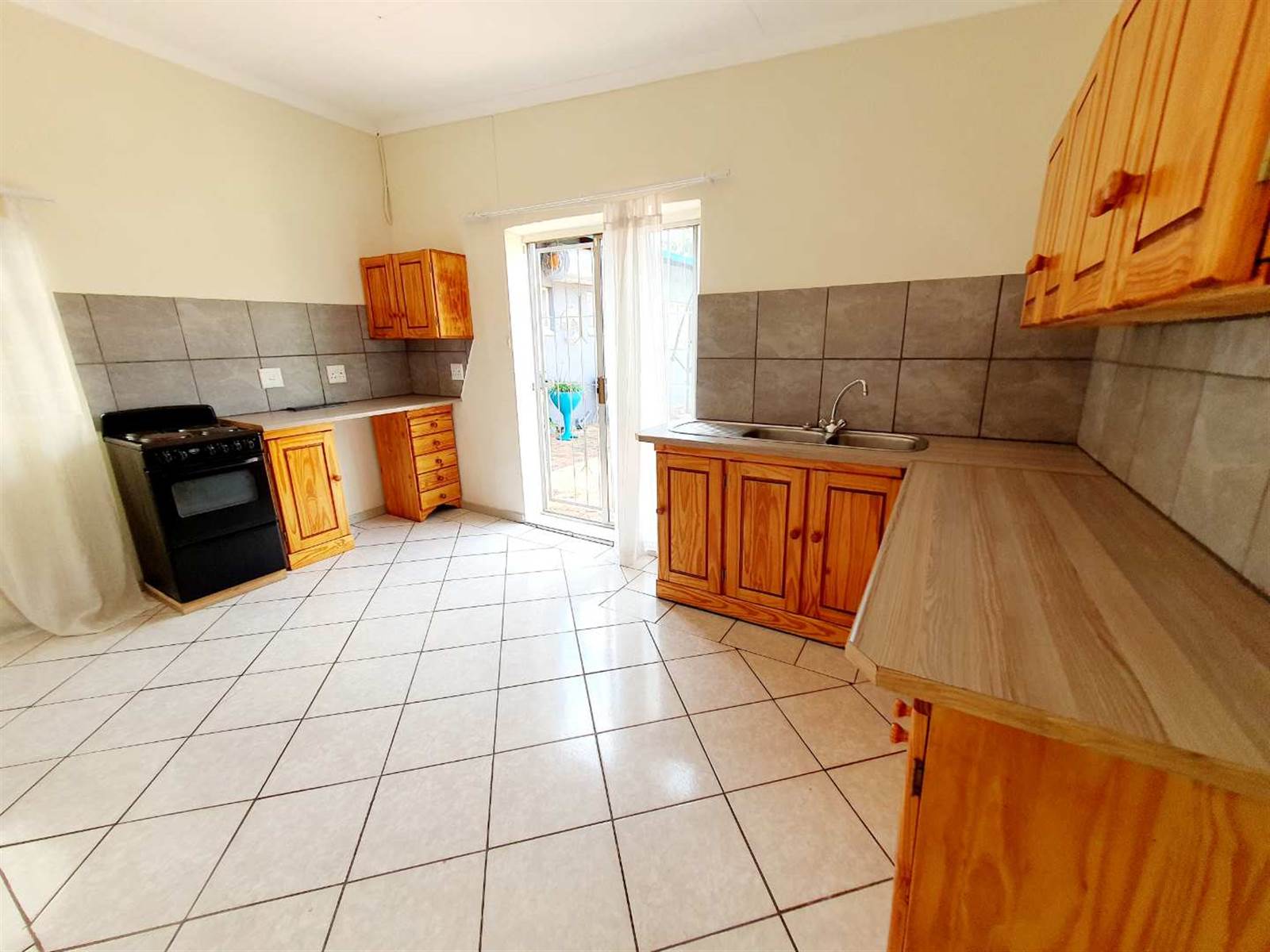 3 Bed House in Parktown Estate photo number 19