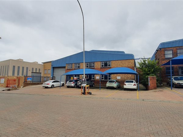 593  m² Industrial space