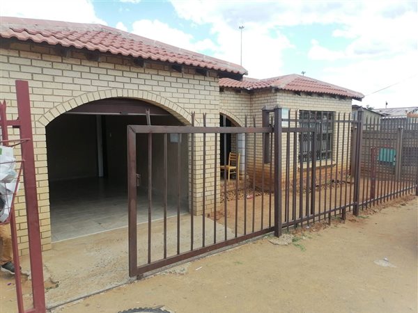 3 Bed House in Roodewal and surrounds