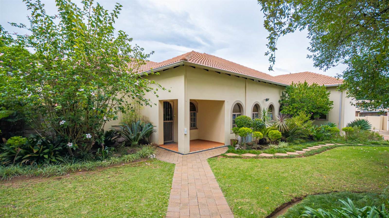 4 Bed House in Constantia Park photo number 1