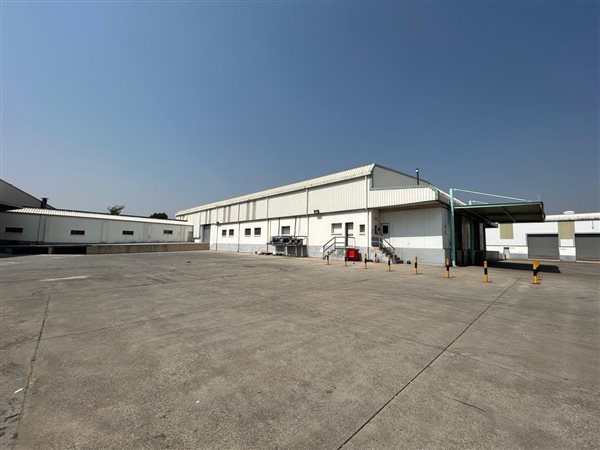 11 700  m² Industrial space