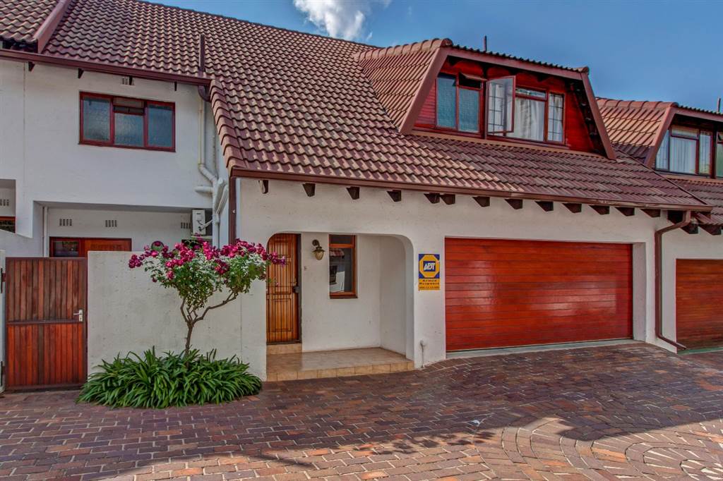3 Bed Townhouse in Bryanston photo number 4