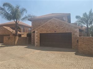 Townhouse in Willowbrook