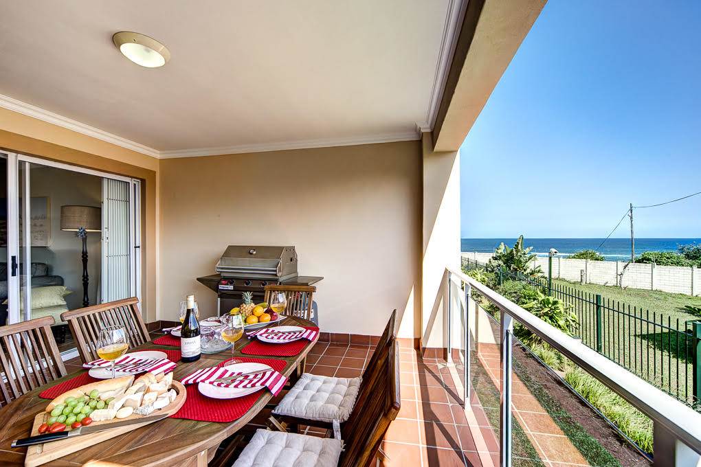 2 Bed Apartment in Illovo Beach photo number 12