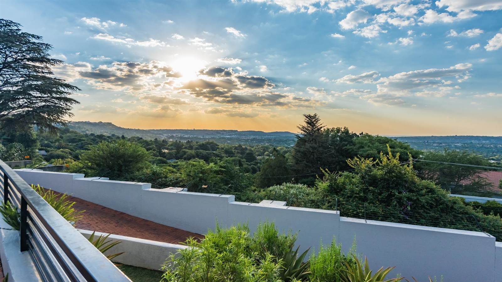 3 Bed House in Northcliff photo number 5