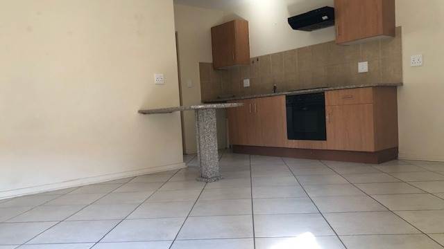 1 Bed Apartment in Potchefstroom Central photo number 4
