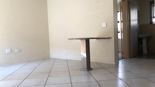 1 Bed Apartment in Potchefstroom Central photo number 3