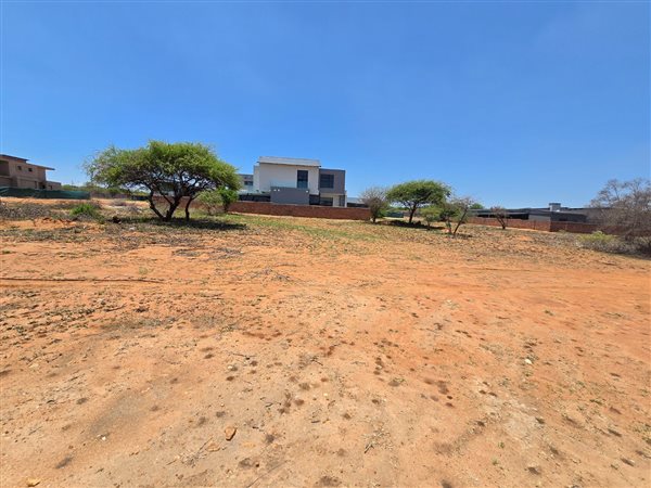 1 750 m² Land