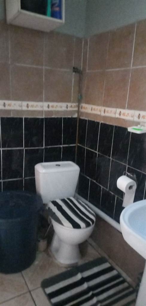 3 Bed House in Ntuzuma photo number 15