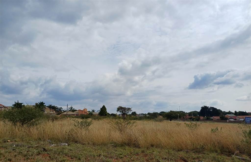 1674 m² Land available in Sterpark photo number 2