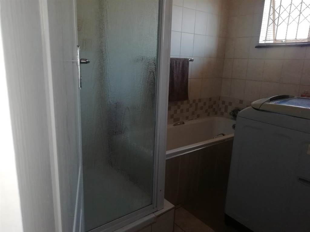 4 Bed House in Witbank Central photo number 25