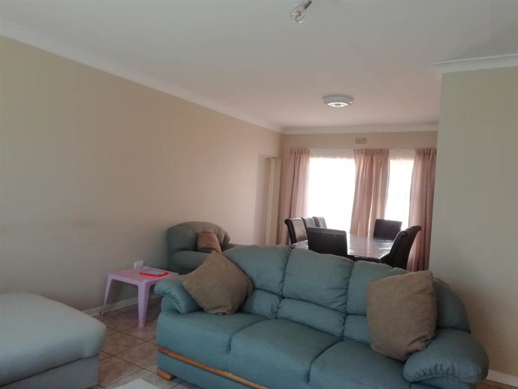 4 Bed House in Witbank Central photo number 4