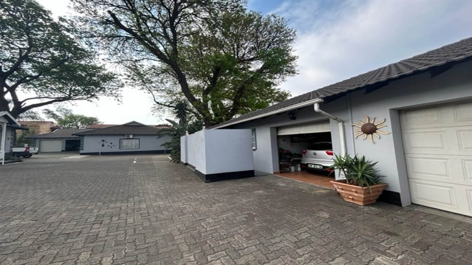 3 Bed Townhouse in Waterval East photo number 4