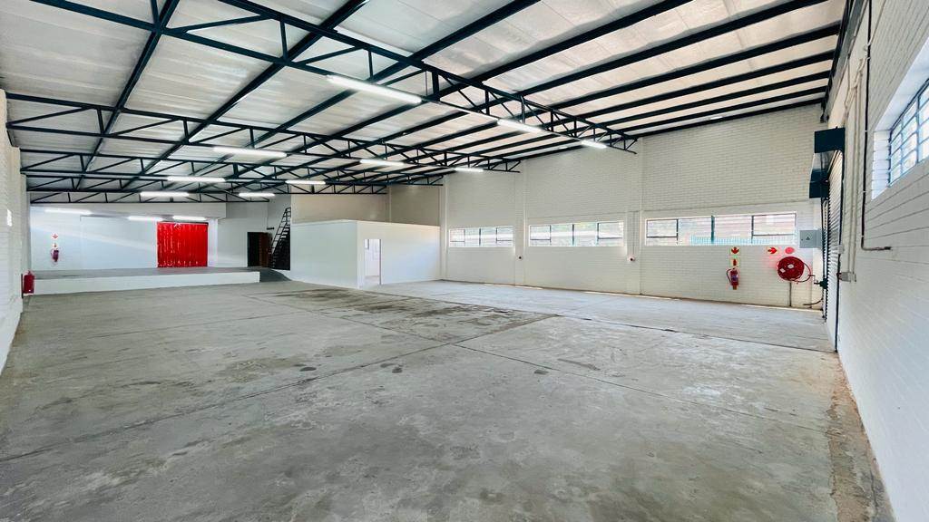 500  m² Industrial space in Stormill photo number 17
