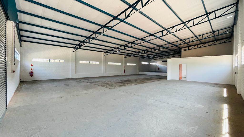500  m² Industrial space in Stormill photo number 5