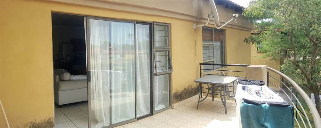 1 Bed Townhouse in Polokwane Central photo number 7
