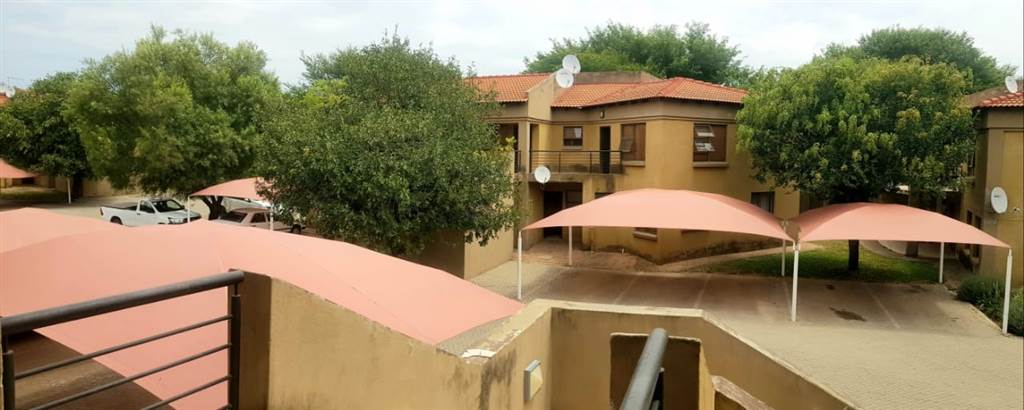 1 Bed Townhouse in Polokwane Central photo number 3