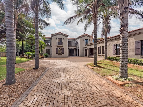 7 Bed House in Mooikloof Equestrian Estate
