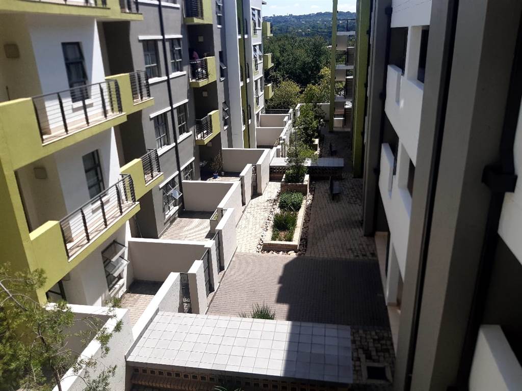 1 Bed Apartment in Rivonia photo number 17