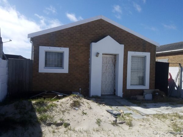 2 Bed House in Strandfontein