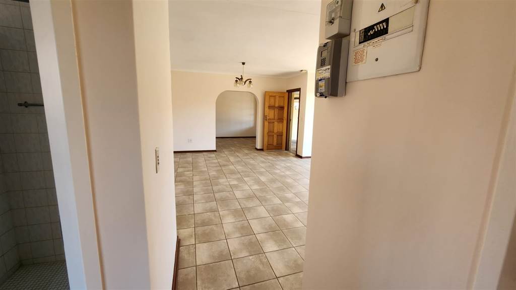 2 Bed Townhouse in Randpoort photo number 3