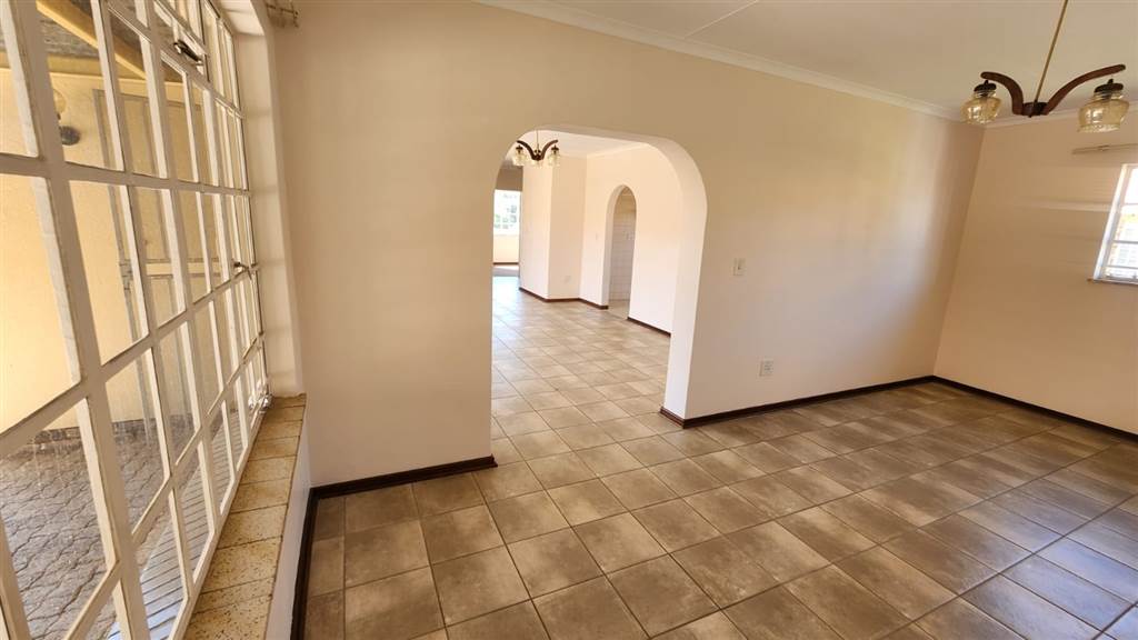 2 Bed Townhouse in Randpoort photo number 12