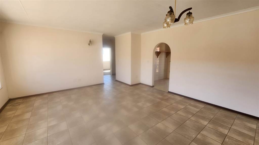 2 Bed Townhouse in Randpoort photo number 20