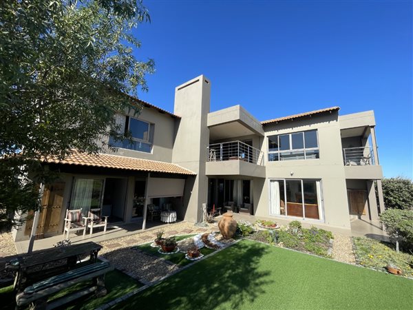 4 Bedroom House 4 Bedroom House