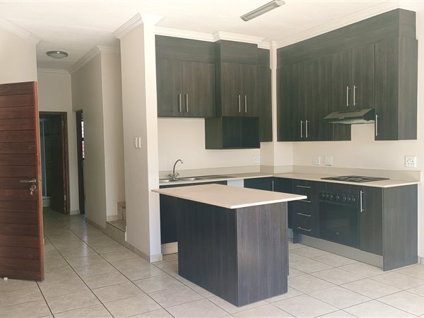 3 Bed Townhouse in Moreleta Park