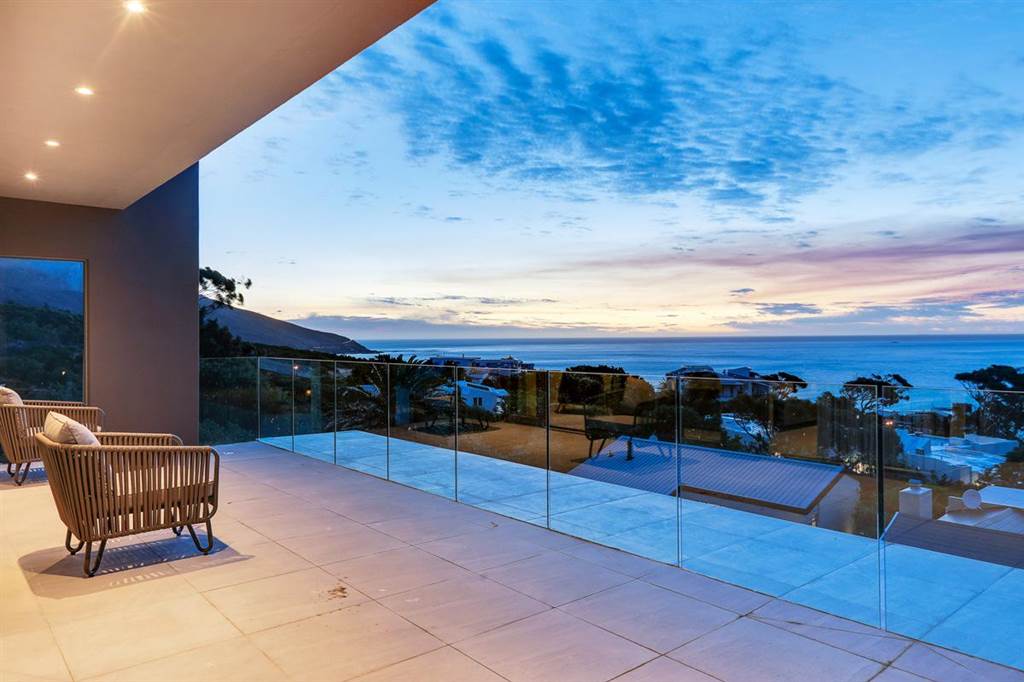 10 Bed House in Camps Bay photo number 4
