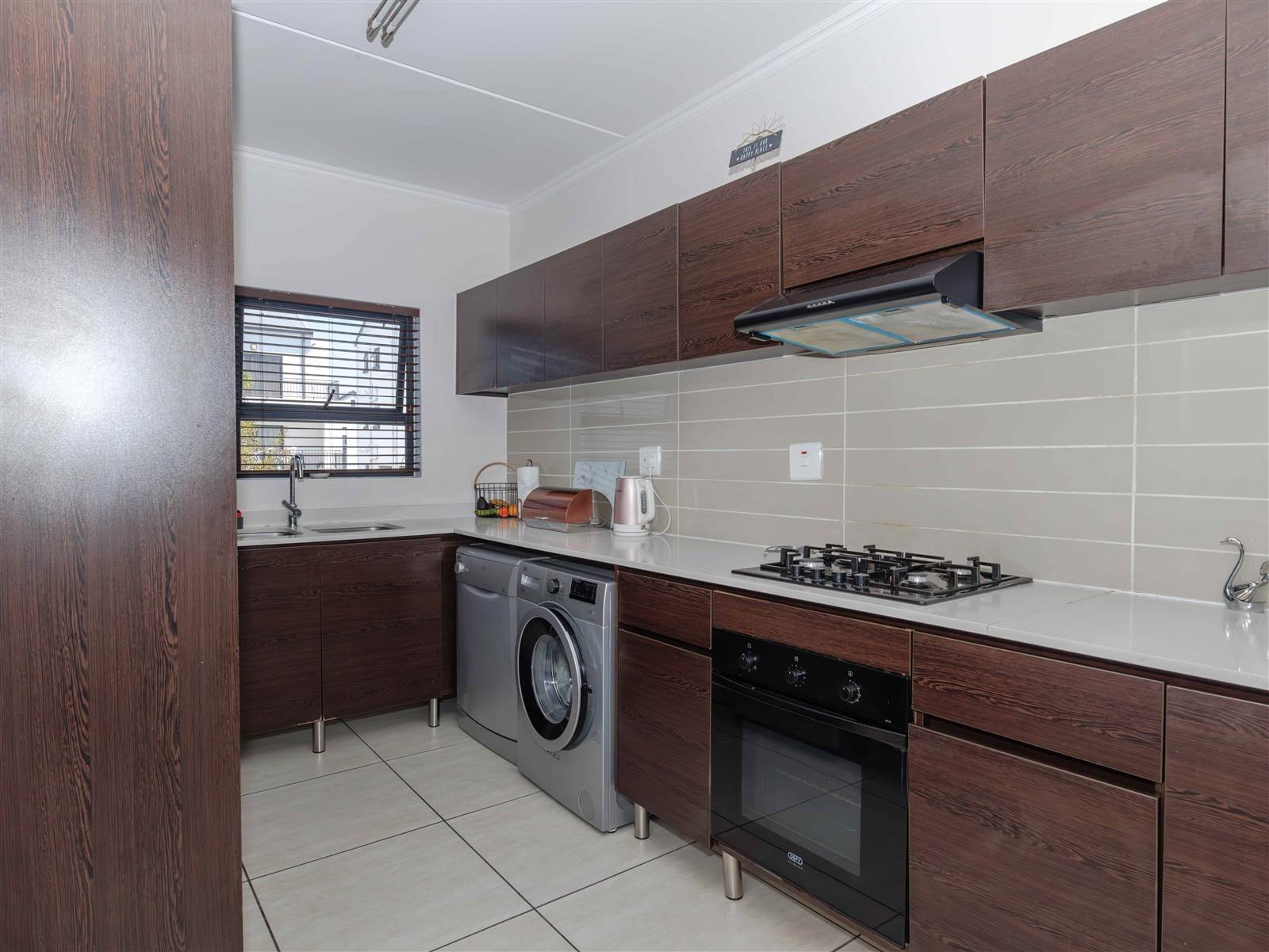 3 Bed Townhouse in Greenstone Hill photo number 6