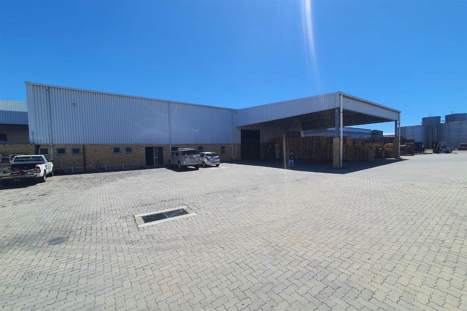 1485  m² Industrial space in Deal Party photo number 1