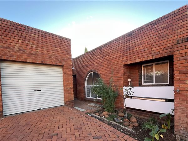 3 Bedroom Townhouse 3 Bedroom Townhouse