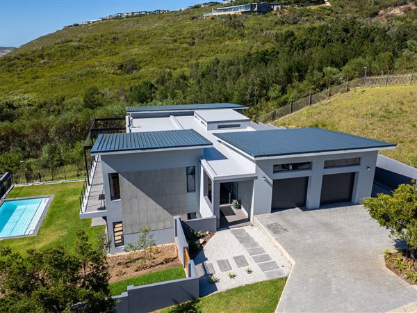 5 Bedroom House 5 Bedroom House