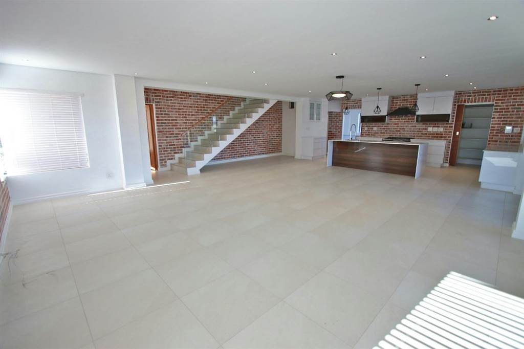 4 Bed House in Baronetcy Estate photo number 5