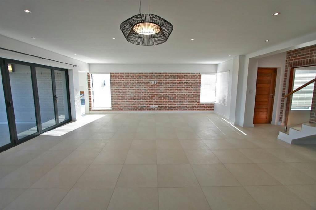 4 Bed House in Baronetcy Estate photo number 6